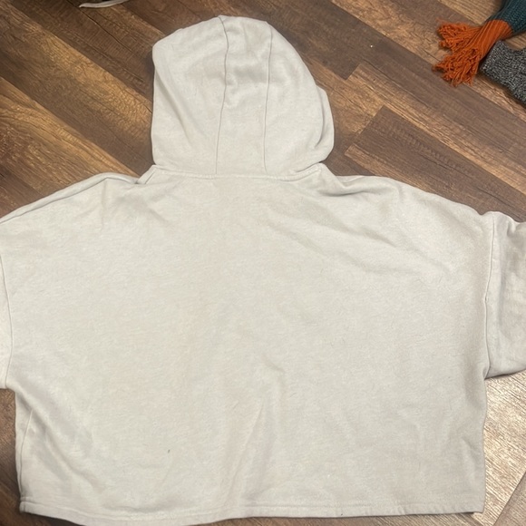 size: small grey, under armour crop top - Picture 2 of 3